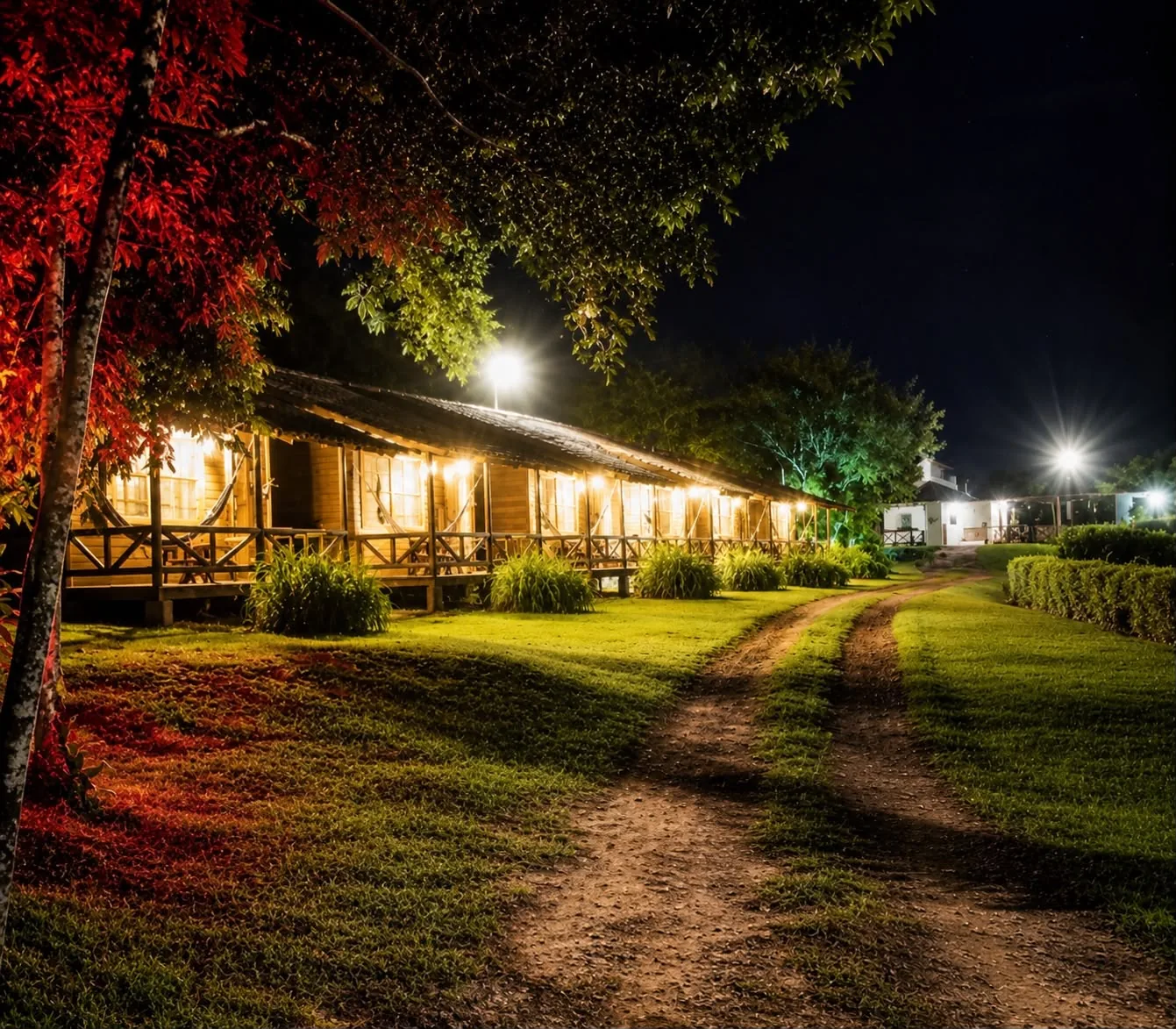 Hospedagem sem hidromassagem - área externa noturna